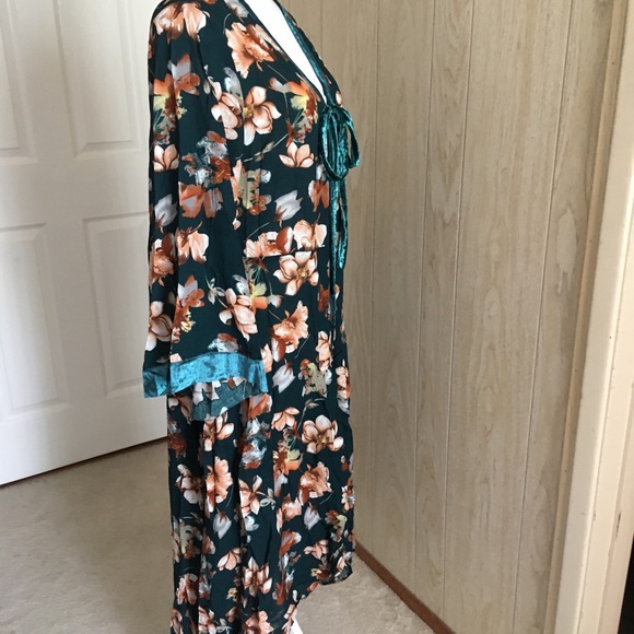 Stunning Kimono - Picture 5 of 8